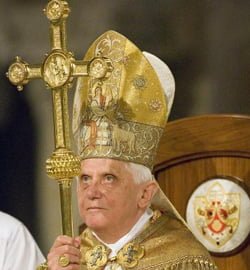 El Papa Benedicto XVI RENUNCIA