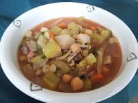 Caldo de verduras y garbanzos germinados 