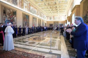 El Papa Francisco pide ‘Unidad en la Diversidad’ celebrando Misa con líderes Carismáticos católicos, Pentecostales y Evangélicos