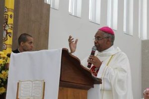 Obispo católico enseña que «la homosexualidad es don de Dios»