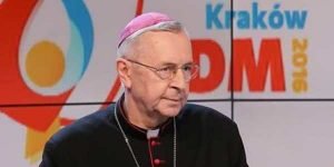 El principal obispo católico de Polonia pide una ley dominical