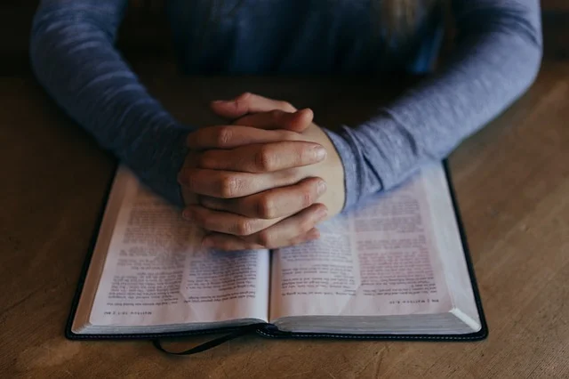 Cómo estudiar y comprender la Biblia de forma correcta