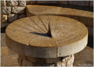 El misterio del reloj de Acaz y cómo Dios regresó 10 grados la sombra